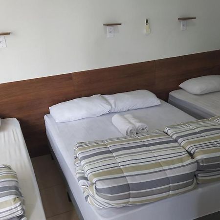Pousada Quarto Familiar Com Ar,Frigobar,Wi Fi, Garagem 아파레시다 외부 사진