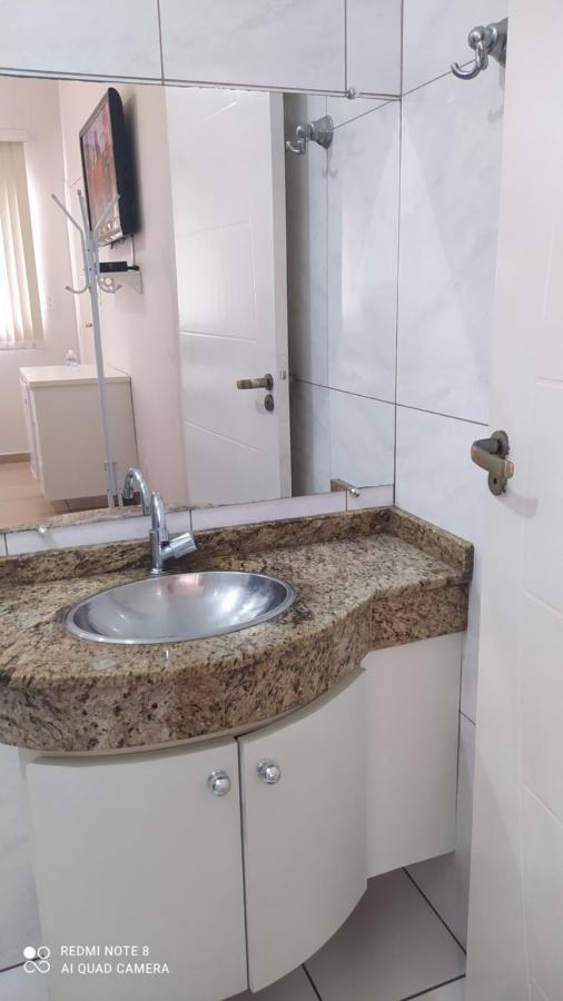 Pousada Quarto Familiar Com Ar,Frigobar,Wi Fi, Garagem 아파레시다 외부 사진