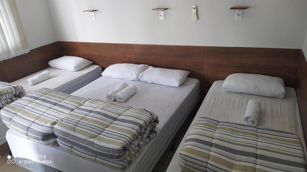 Pousada Quarto Familiar Com Ar,Frigobar,Wi Fi, Garagem 아파레시다 객실 사진
