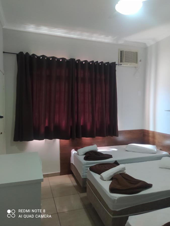 Pousada Quarto Familiar Com Ar,Frigobar,Wi Fi, Garagem 아파레시다 외부 사진